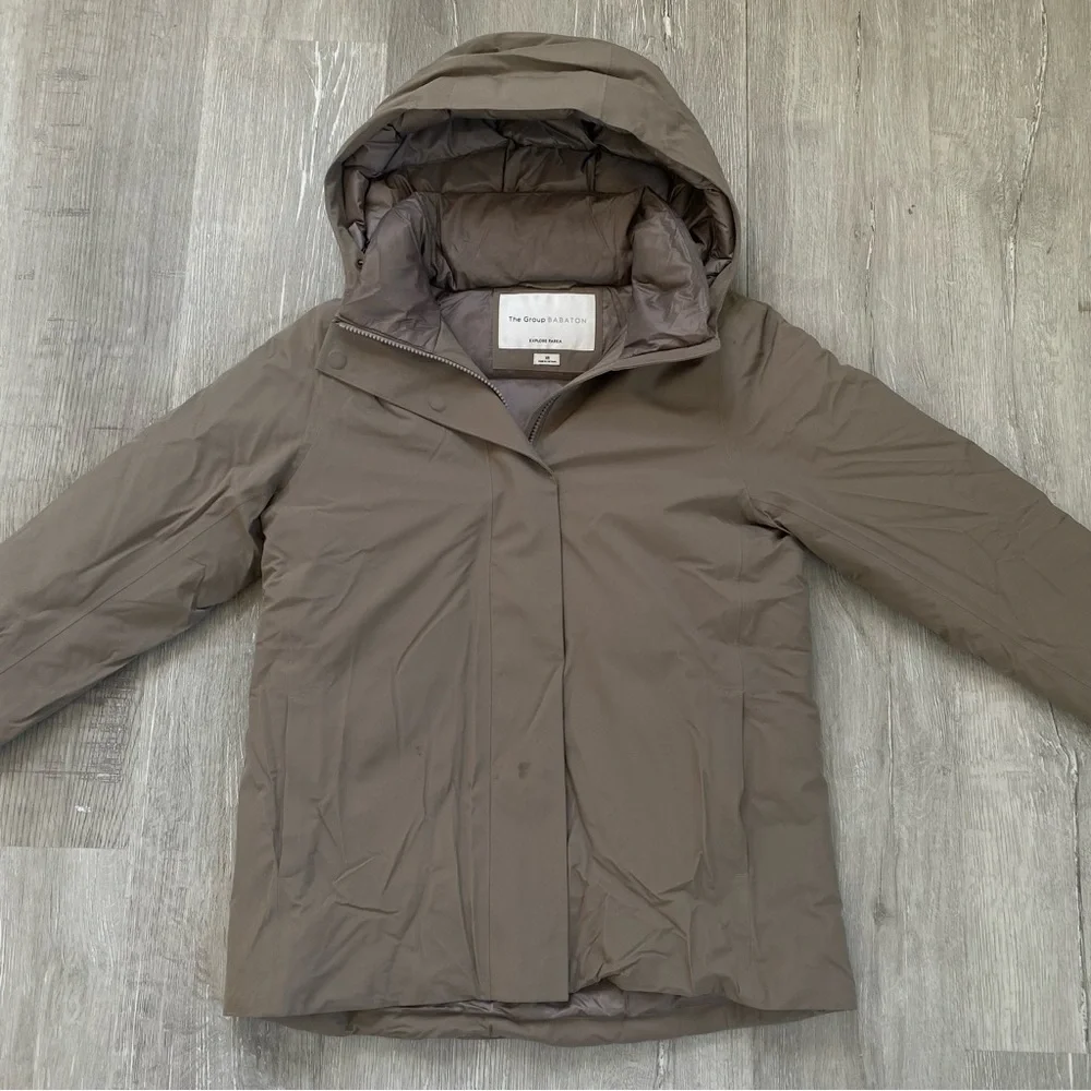 Aritzia THE GROUP Taupe Explore Short Parka jacket - Picture 4 of 5